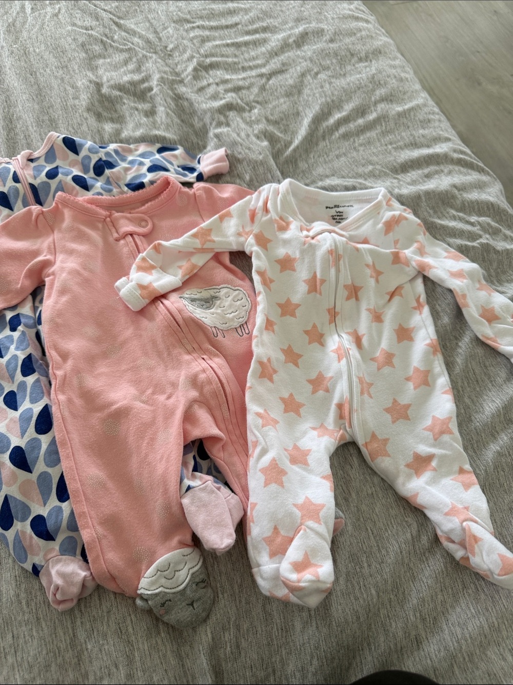 BUNDLE OF 5 - NEWBORN GIRL FOOTED PAJAMAS - Picture 4 of 8